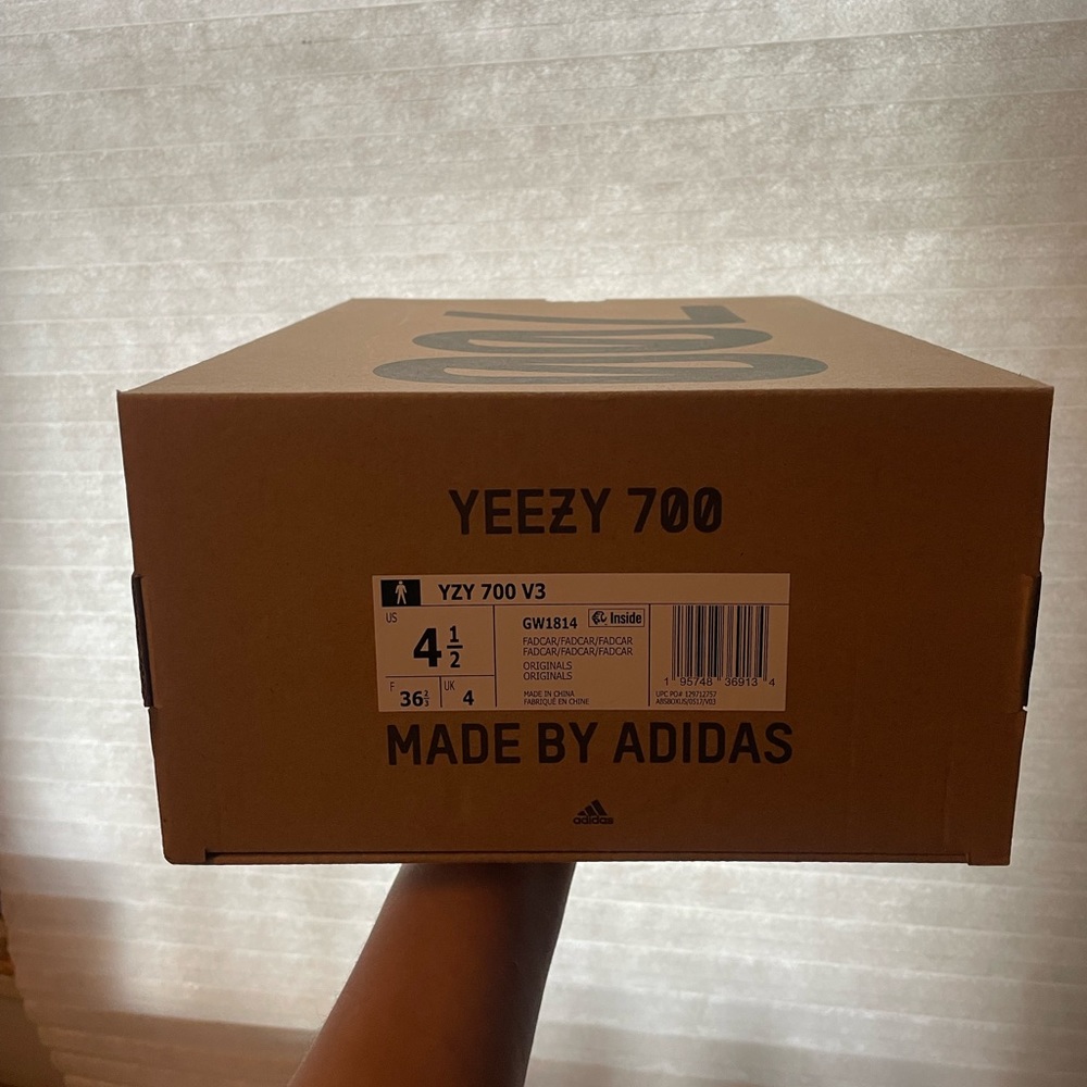 Yeezy 700 - Picture 2 of 3